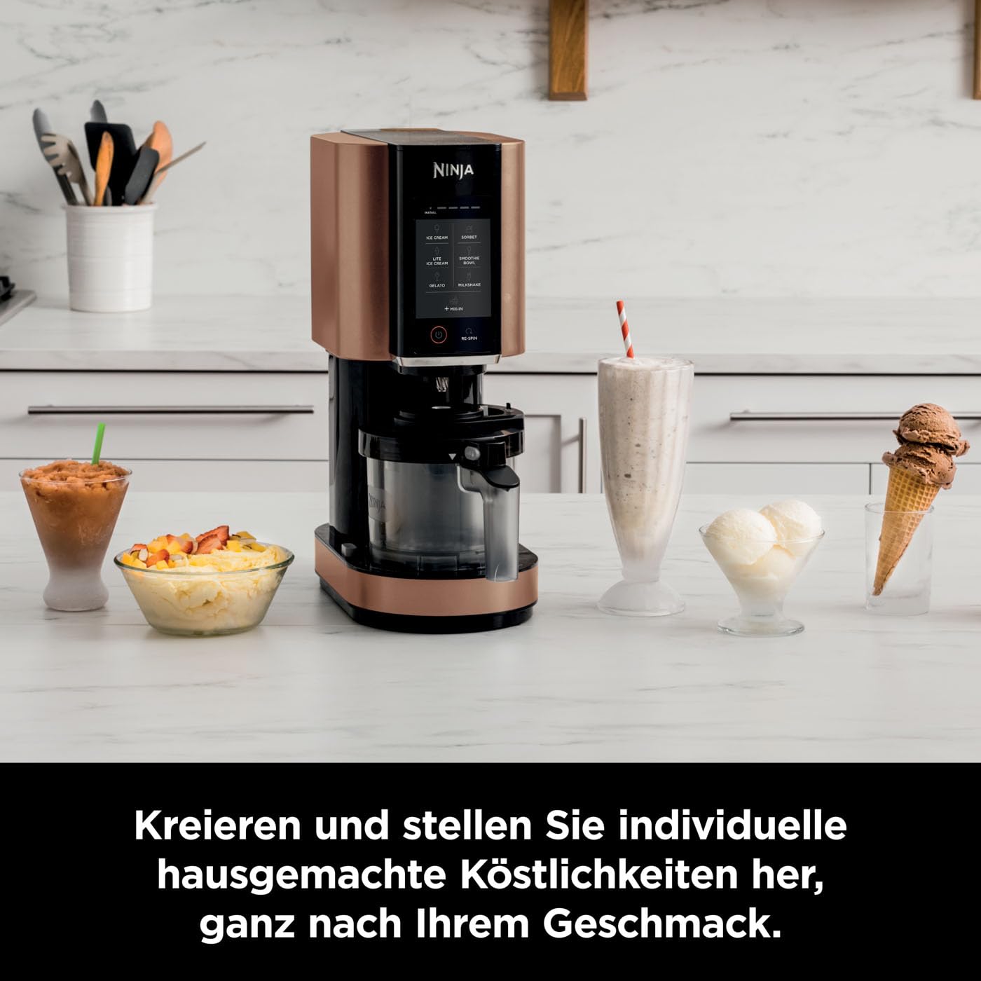 Ninja CREAMi Eismaschine & Frozen Dessert Maker mit 3 Behältern, 7 Programmen, macht Eiscreme, Gelato, Sorbet, Smoothie Bowl, Milchshakes und mehr, macht 1,4 L Eiscreme, Schwarz & Kupfer, NC300EUCP