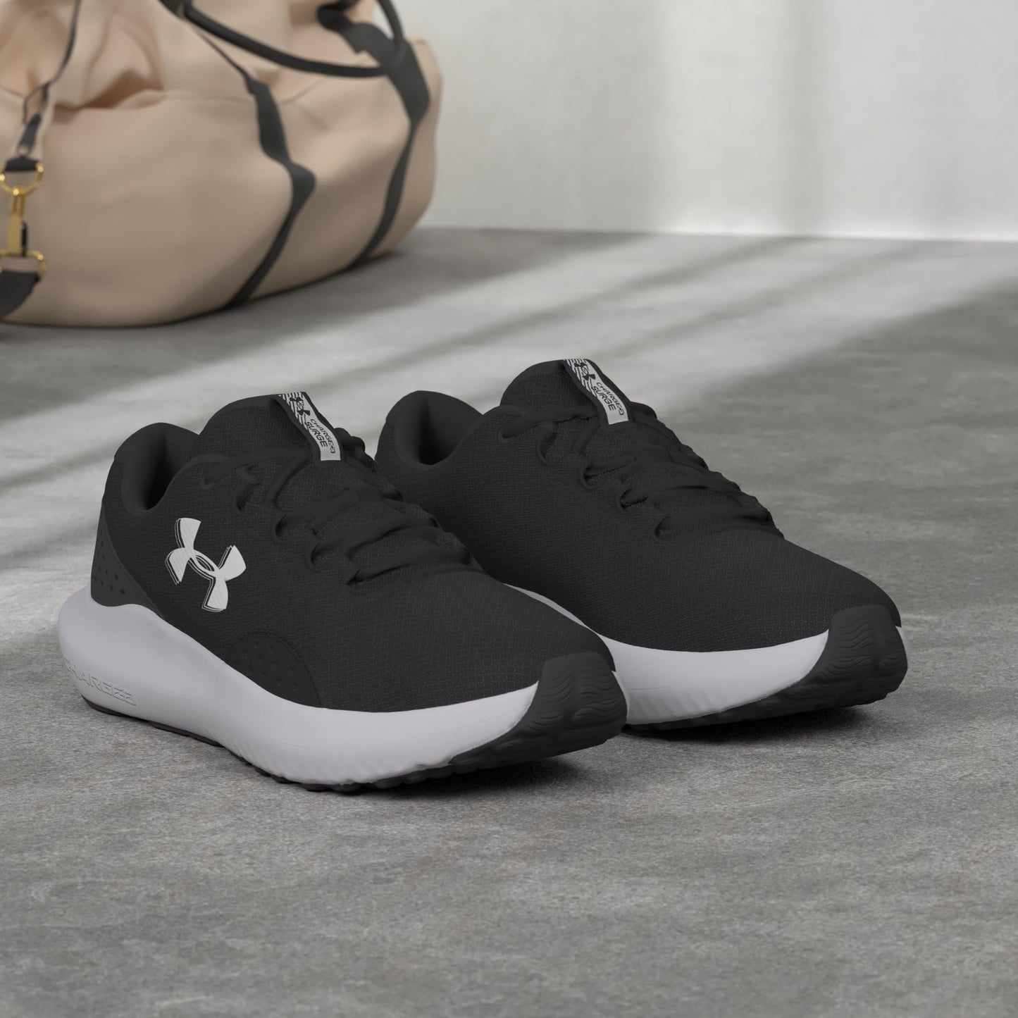 Under Armour Herren UA Charged Surge 4, reaktionsstarke Laufschuhe für Männer, leichte und atmungsaktive Sportschuhe, Herren Sneaker mit hervorragender Dämpfung