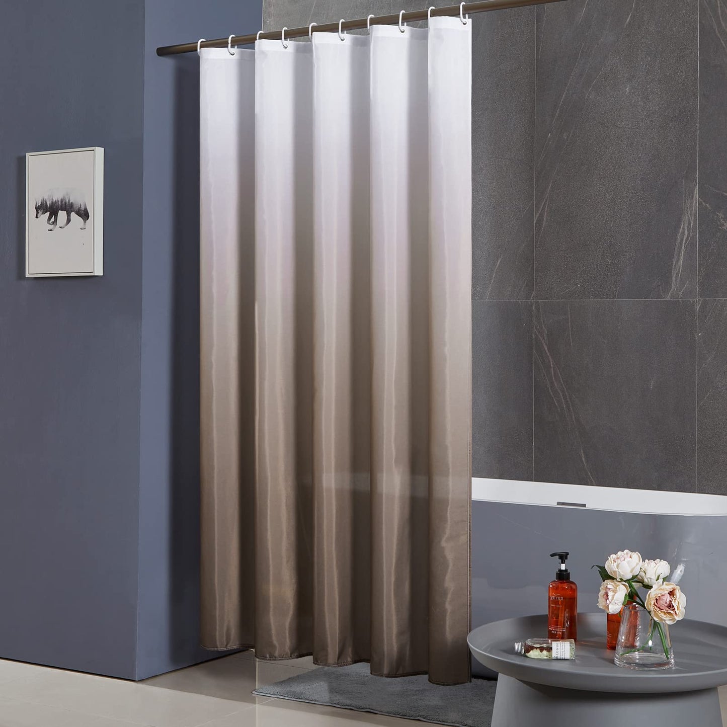 Furlinic Duschvorhang 180x200cm Textile Vorhänge aus Stoff Wasserdicht Anti-schimmel Waschbar Badezimmer Vorhang für Bad in Badewanne Weiß nach Taupe mit 12 Duschringe.
