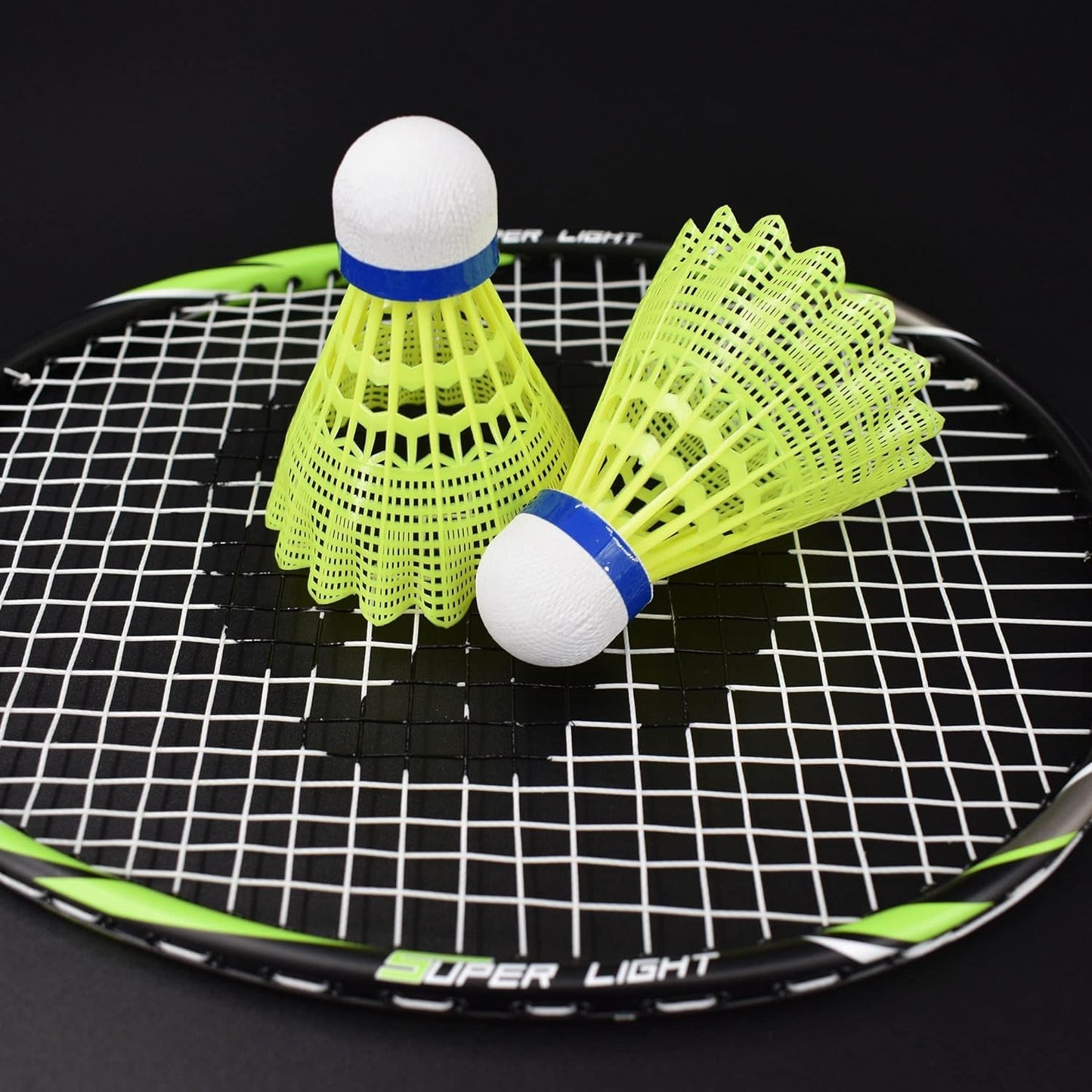 Senston Graphit Badminton Set Leichtgewicht Profi Badmintonschläger mit 2 Federbälle und 2 Griffband für Training, Sport und Unterhaltung