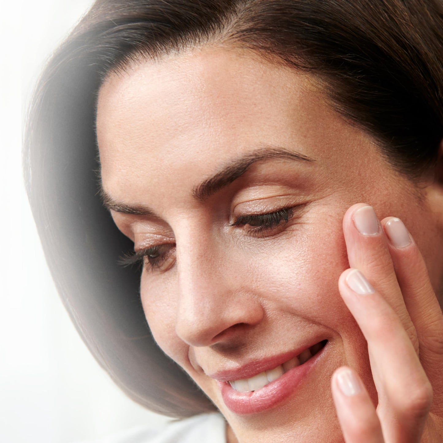 NIVEA Cellular Expert Filler Konzentriertes Anti-Age Serum, effektive Gesichtspflege mit Hyaluron- und Folsäure, Hyaluron Serum für jünger aussehende Haut (40 ml)