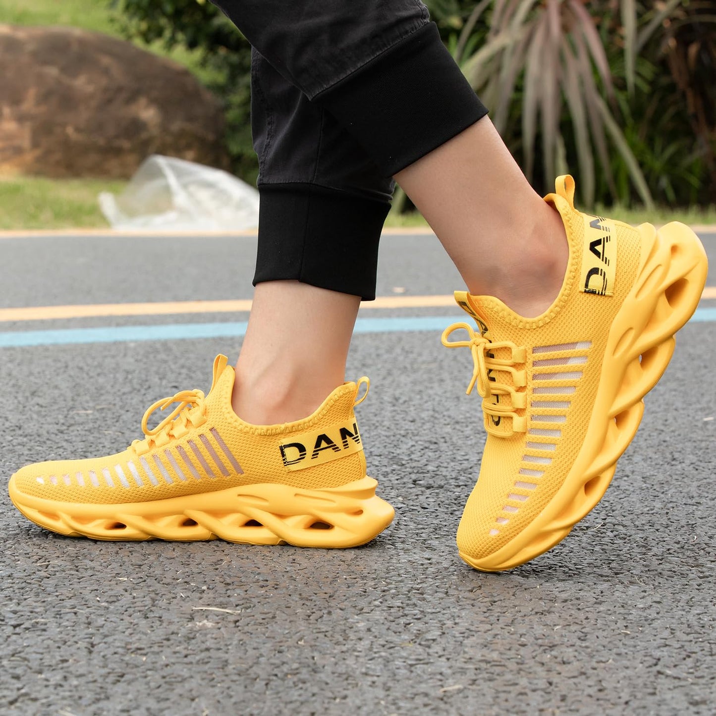 DANNTO Laufschuhe Herren Turnschuhe Damen Sneaker Leichte Atmungsaktiv rutschfeste Sportschuhe Gym Fitness Outdoor Schuhe Fashion Straßenlaufschuhe Gelb 39