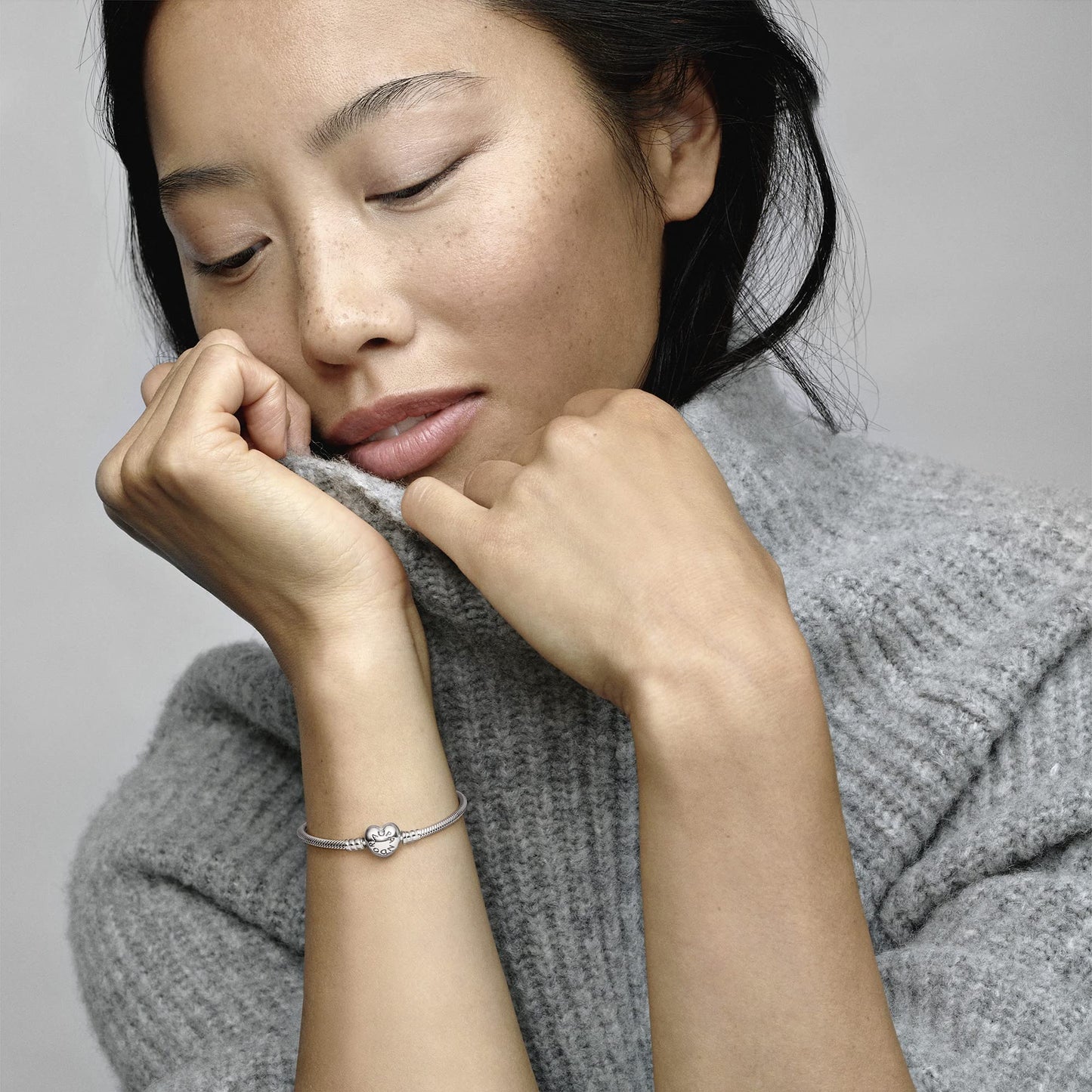 PANDORA Moments Schlangen-Gliederarmband mit Herz-Verschluss aus Sterling-Silber, kompatibel mit Charms und Anhängern aus der Moments Kollektion, Größe: 19cm