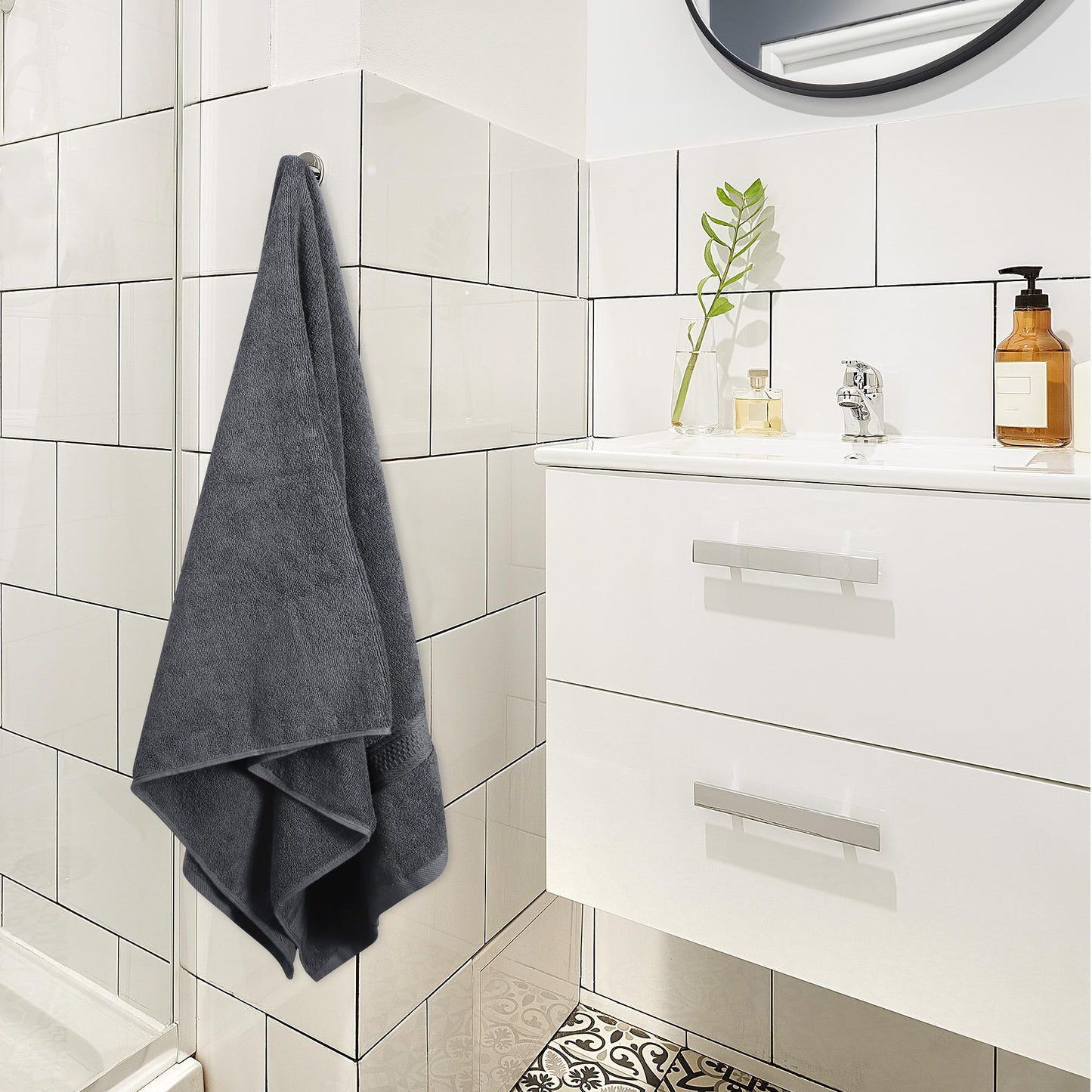 Utopia Towels - 4er-Pack Badetücher Set Premium 100% ringgesponnene Baumwolle 69 x 137 cm Handtücher, sehr saugfähig, weiches Gefühl Duschtücher (Grau)