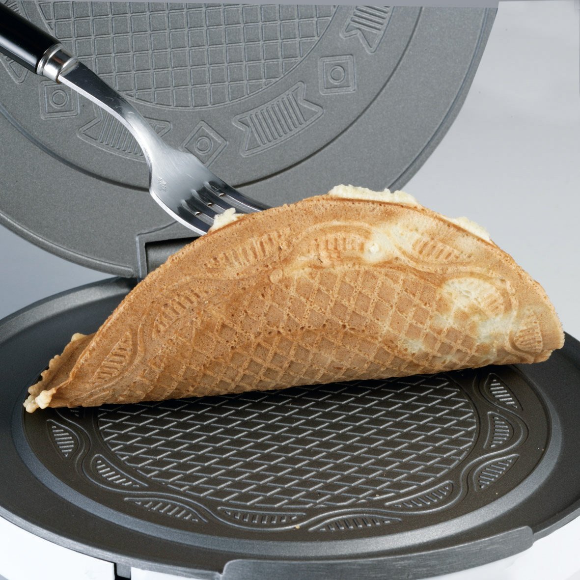 Cloer 285 Hörncheneisen für hauchdünne, knusprige Hörnchen, 800 W, Backfläche 15 cm Durchmesser, schwere Backplatten, stufenlos wählbarer Bräunungsgrad, Signalton, Edelstahlgehäuse, Edelstahl, Chrom
