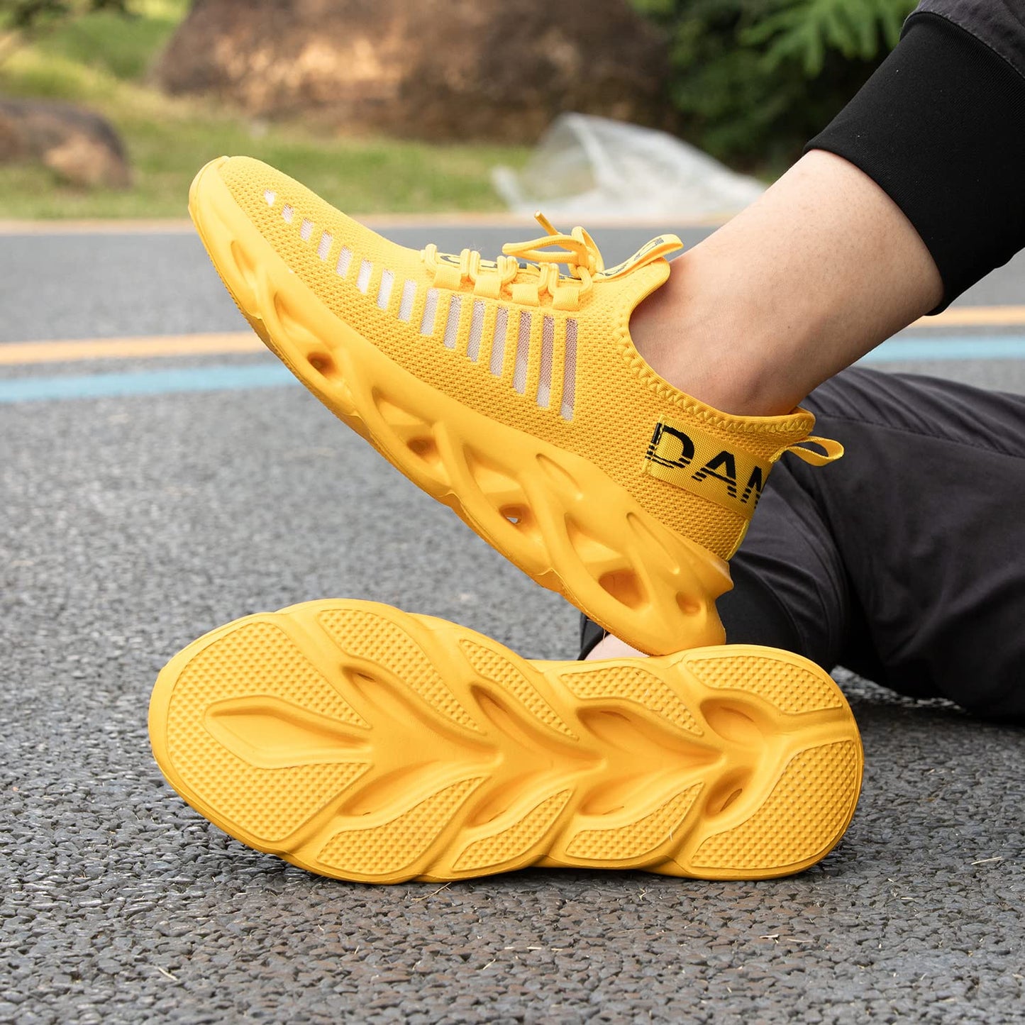 DANNTO Laufschuhe Herren Turnschuhe Damen Sneaker Leichte Atmungsaktiv rutschfeste Sportschuhe Gym Fitness Outdoor Schuhe Fashion Straßenlaufschuhe Gelb 39