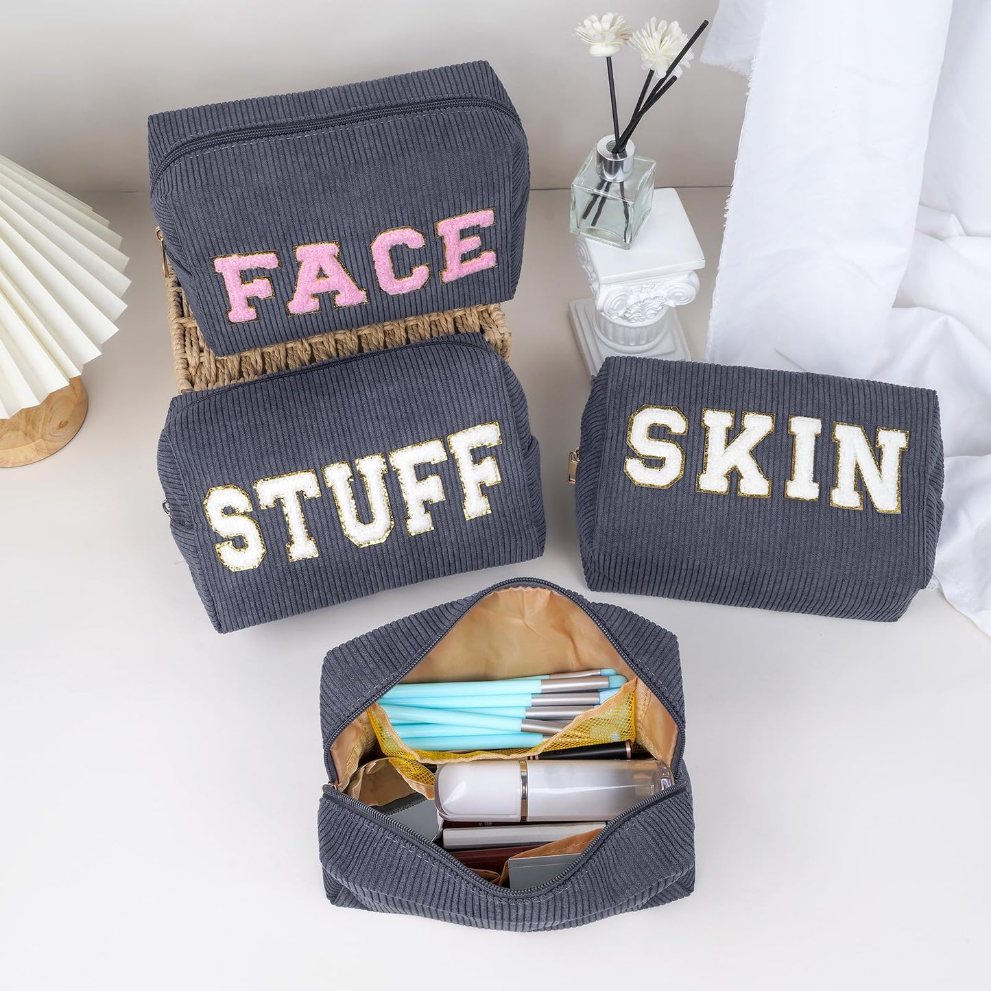 MAGEFY Chenille Letter Kleine Make up Tasche Cord Kosmetiktasche mit Innentasche Reise Schminktasche Kosmetiktasche Klein für Handtasche Damen, Schwarz-Skin
