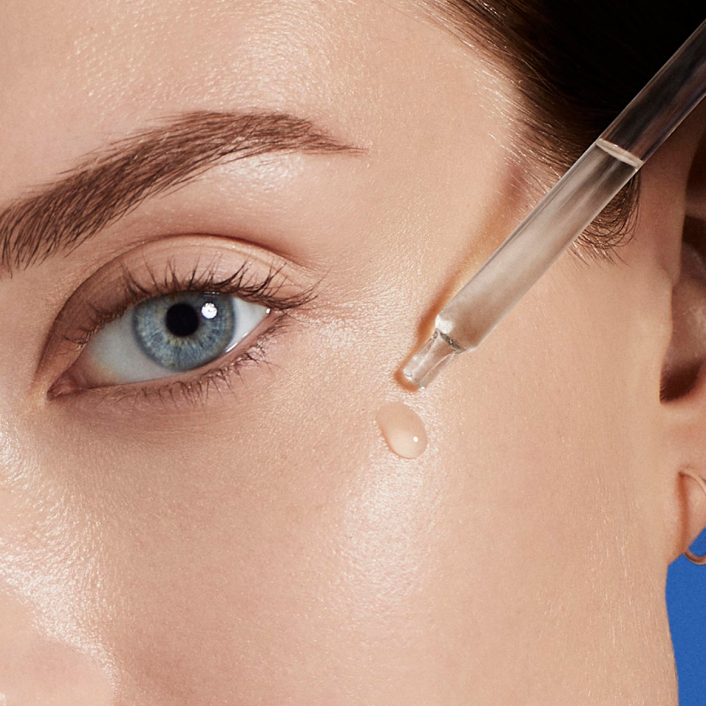 Biotherm Aquasource Biphase Serum, pflegendes Gesichtsserum mit Aura Leaf und Life Plankton, tiefenwirksames Serum für eine genährte Haut und einen natürlichen Glow, 50 ml