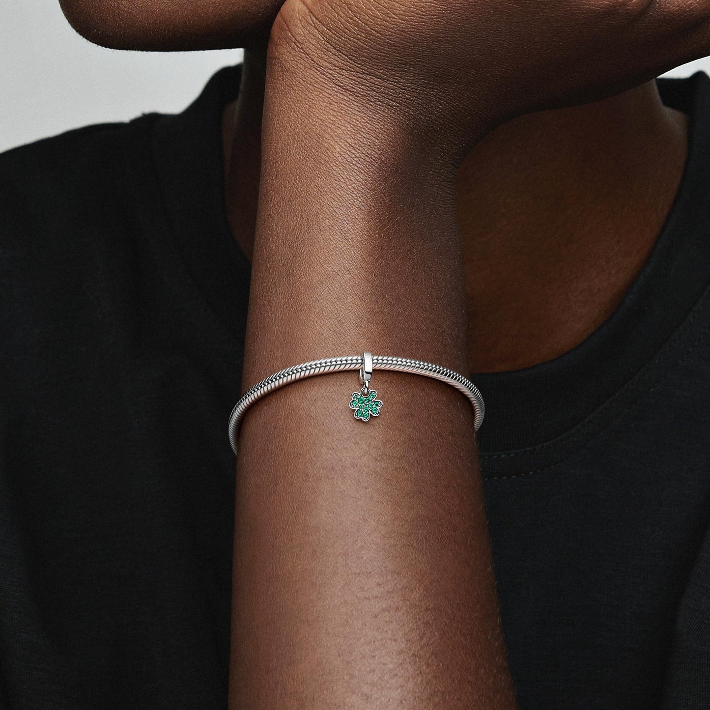 PANDORA Moments Vierblättriges Kleeblatt Charm-Anhänger aus Sterling Silber mit Kristallen, Kompatibel Moments Armbändern, 792751C01